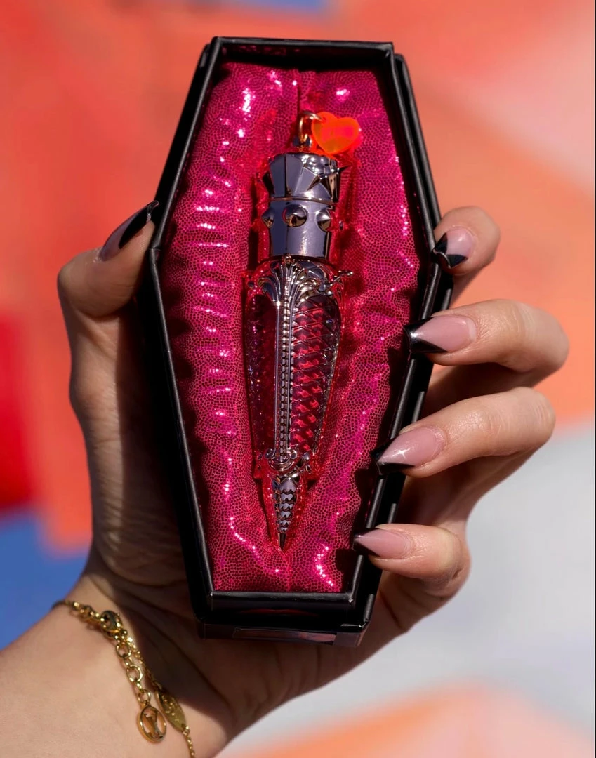 Bloody Blush Cupid's Curse - Venom Plumping Gloss Gift Ideas 6 Bloody Blush Cupid's Curse - Venom Plumping Gloss Gift Ideas