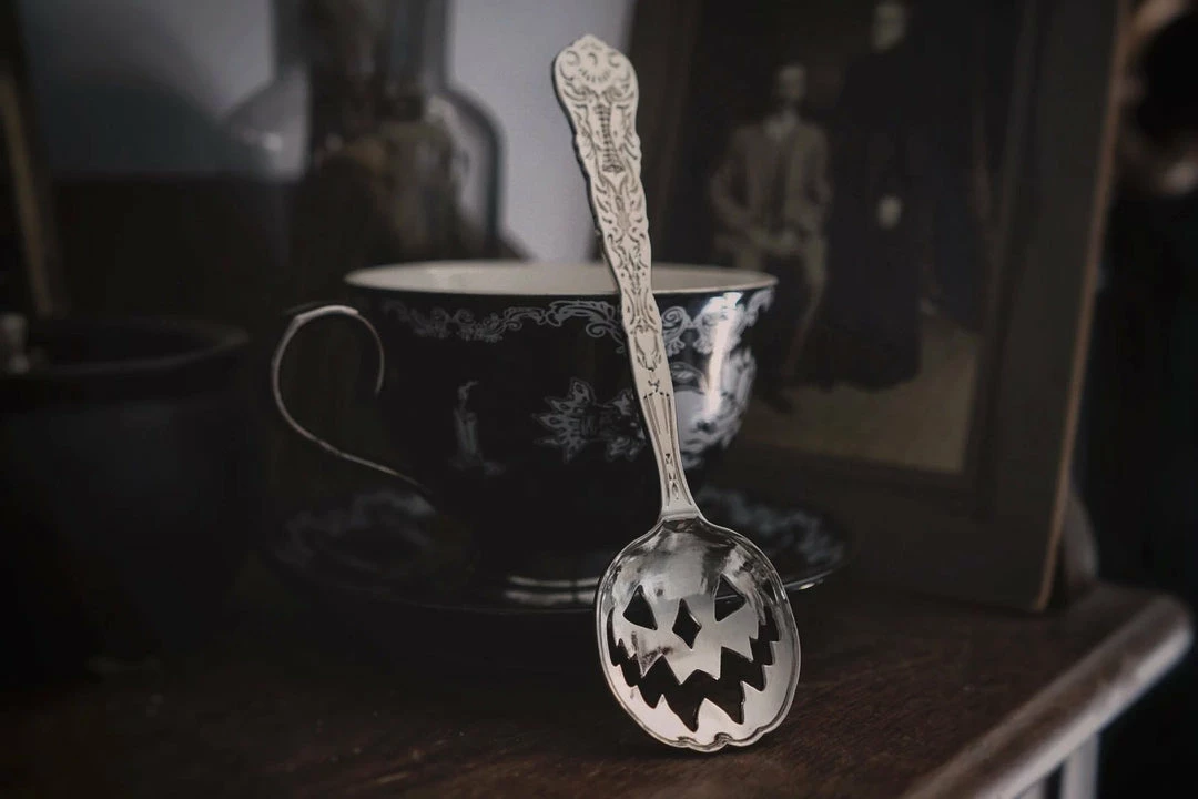 Lively Ghosts Haunted Hallows Tea Spoon - Silver Gift Ideas 3 Lively Ghosts Haunted Hallows Tea Spoon - Silver Gift Ideas